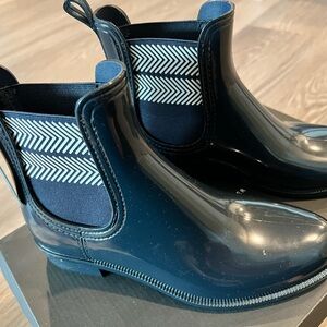 NWT Tommy Hilfiger Navy Blue Chelsea Rain Boots with Chevron Detail